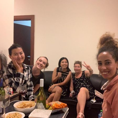 迪拜 Female Only-Anaruby Backpackers- Metro Station Mashreq旅舍 外观 照片